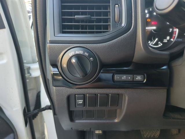 2023 Nissan Titan SV