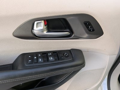 2024 Chrysler Pacifica Select