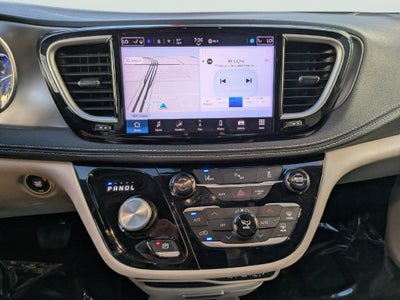 2024 Chrysler Pacifica Select