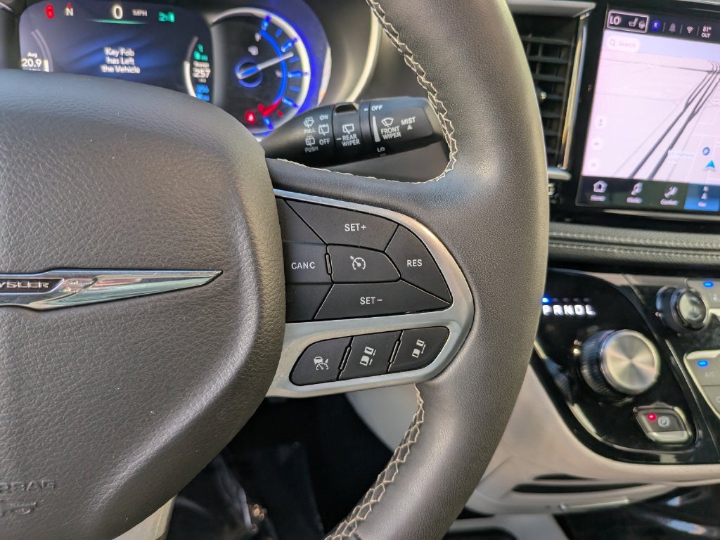 2024 Chrysler Pacifica Select