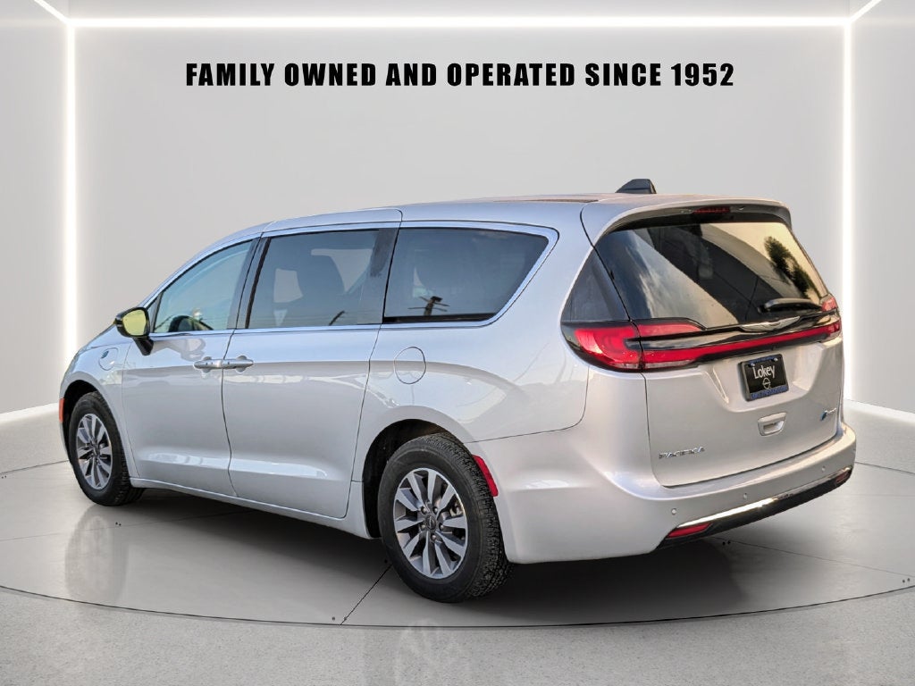 2024 Chrysler Pacifica Select