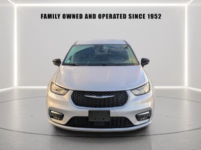 2024 Chrysler Pacifica Select