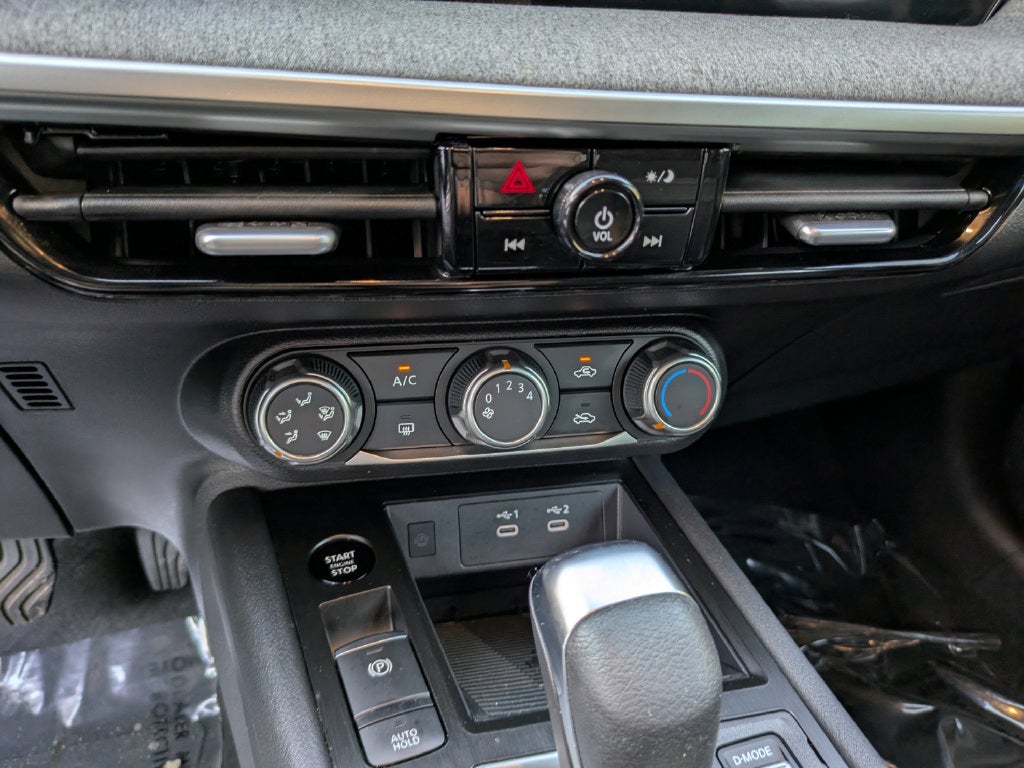 2025 Nissan Kicks SV