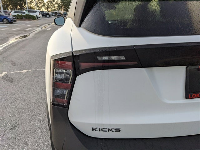 2026 Nissan Kicks SR