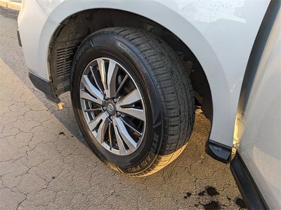 2020 Nissan Pathfinder SL