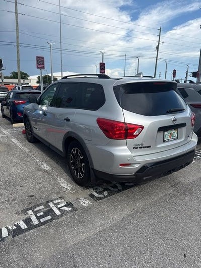2020 Nissan Pathfinder SL