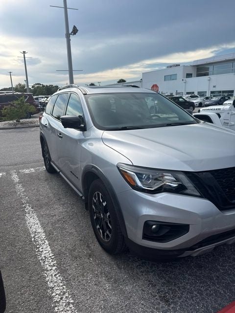 2020 Nissan Pathfinder SL