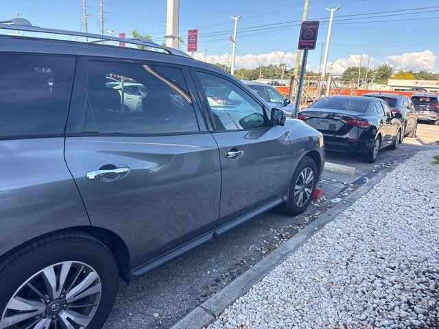 2017 Nissan Pathfinder SL
