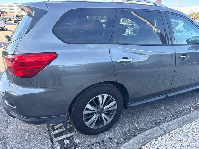 2017 Nissan Pathfinder SL