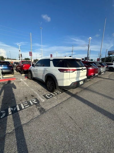 2023 Nissan Pathfinder S