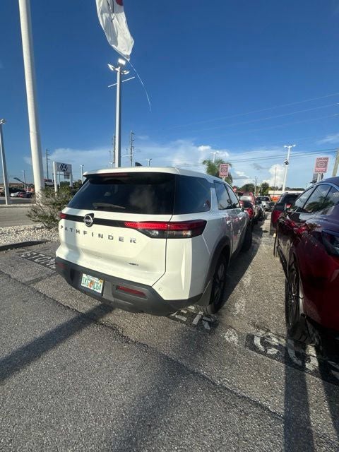 2023 Nissan Pathfinder S