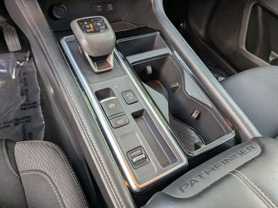2025 Nissan Pathfinder SV