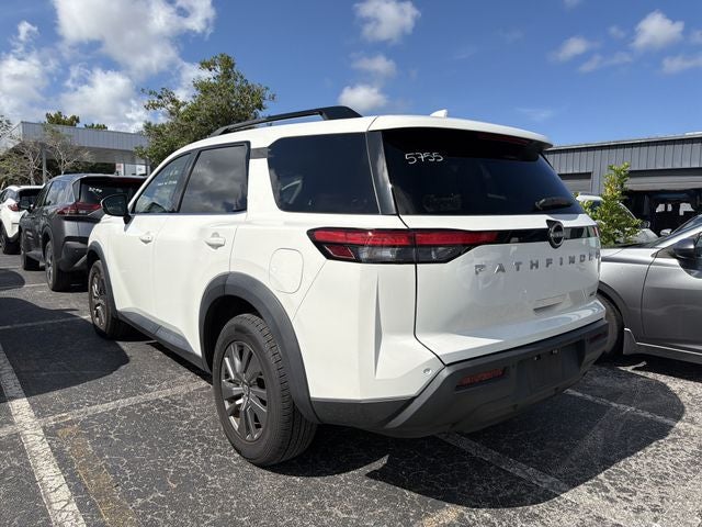 2024 Nissan Pathfinder SV