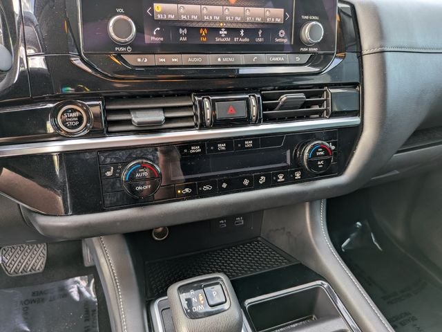 2024 Nissan Pathfinder SV