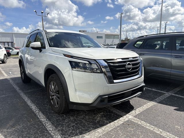 2024 Nissan Pathfinder SV