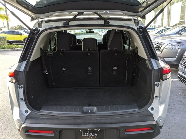 2022 Nissan Pathfinder SV