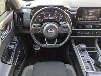 2022 Nissan Pathfinder SV