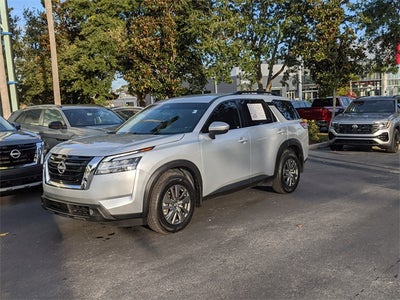 2022 Nissan Pathfinder SV
