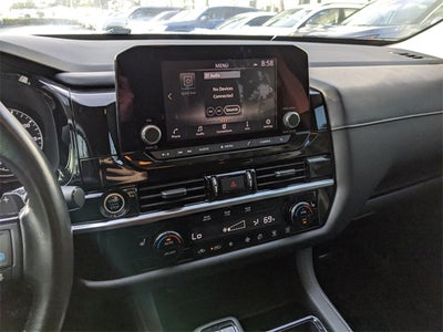 2022 Nissan Pathfinder SV