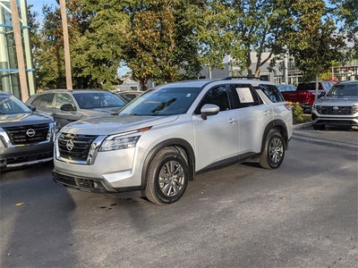2022 Nissan Pathfinder SV
