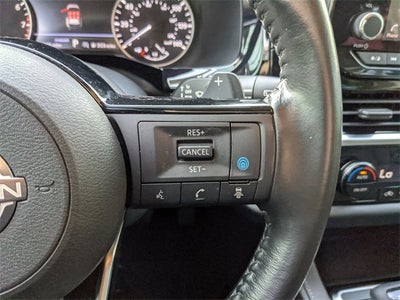 2022 Nissan Pathfinder SV