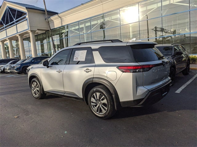 2022 Nissan Pathfinder SV