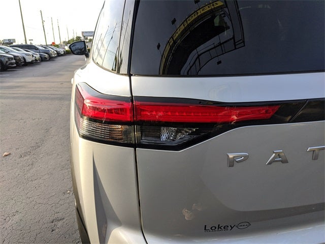 2022 Nissan Pathfinder SV