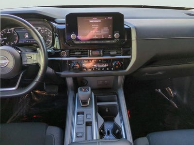 2022 Nissan Pathfinder SV
