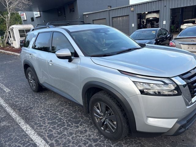 2024 Nissan Pathfinder SV