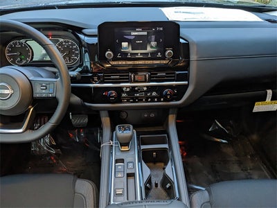 2025 Nissan Pathfinder SV