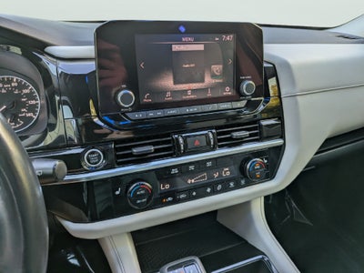 2022 Nissan Pathfinder SV