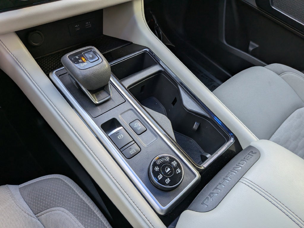 2022 Nissan Pathfinder SV