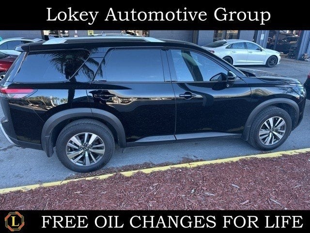 2024 Nissan Pathfinder SL