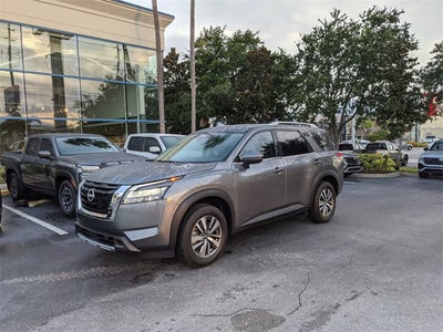 2025 Nissan Pathfinder SL