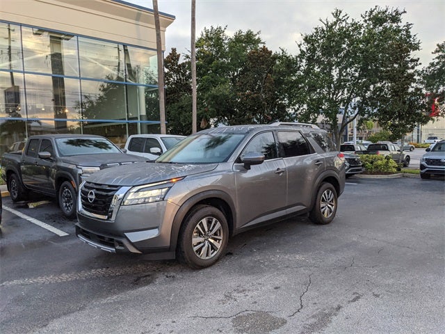 2025 Nissan Pathfinder SL