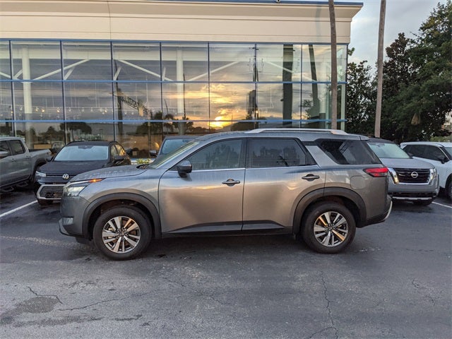 2025 Nissan Pathfinder SL