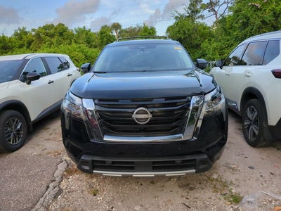 2024 Nissan Pathfinder SL
