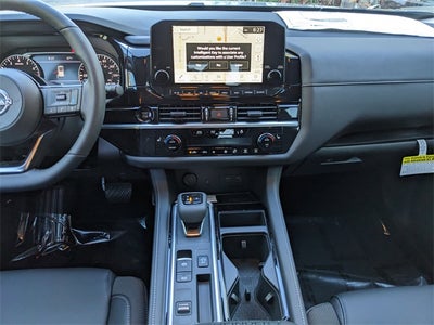 2025 Nissan Pathfinder SL