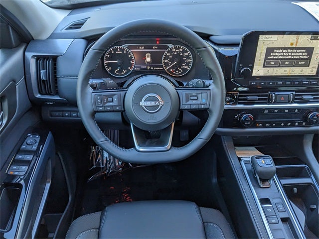 2025 Nissan Pathfinder SL