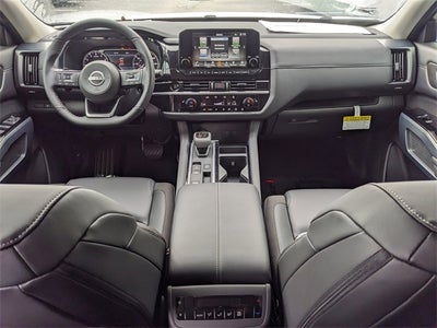 2025 Nissan Pathfinder SL