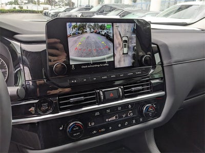 2025 Nissan Pathfinder SL