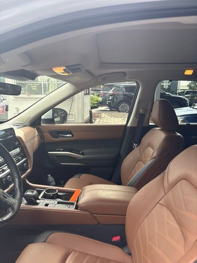 2025 Nissan Pathfinder Platinum