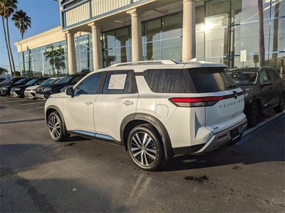 2025 Nissan Pathfinder Platinum