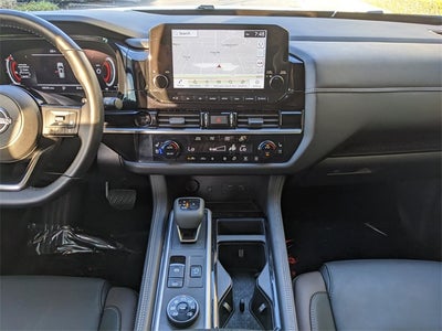 2025 Nissan Pathfinder Platinum