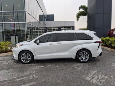 2023 Toyota Sienna Platinum 7 Passenger