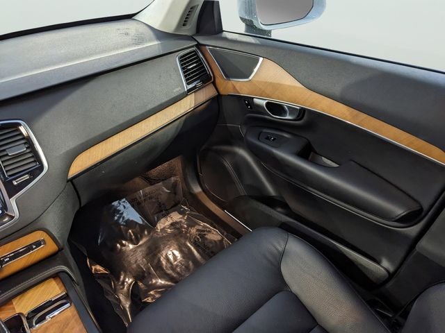 2024 Volvo XC90 B5 Plus