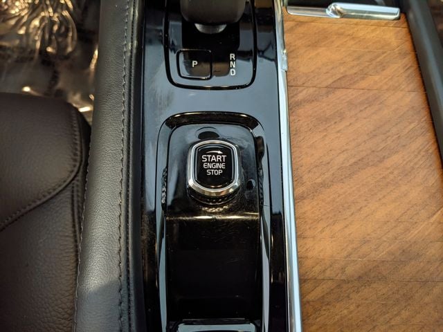 2024 Volvo XC90 B5 Plus