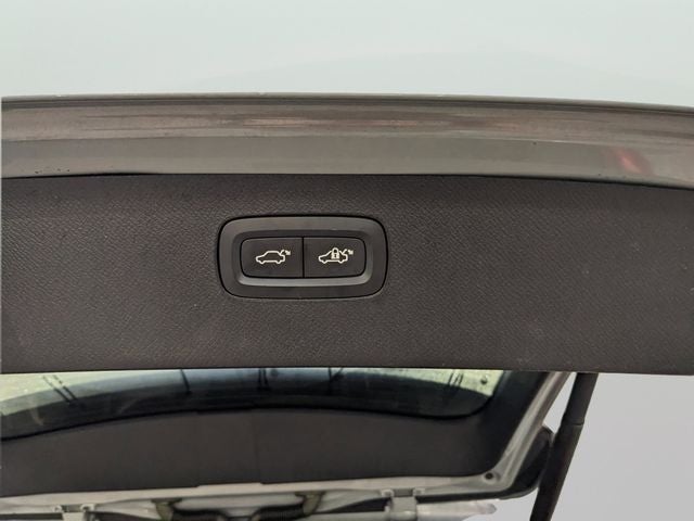 2024 Volvo XC90 B5 Plus