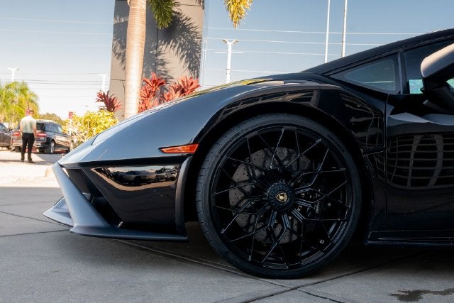 2023 Lamborghini Huracan STO Base