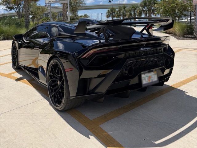 2023 Lamborghini Huracan STO Base
